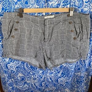 Jolt geometrical, black and white print size 13 shorts